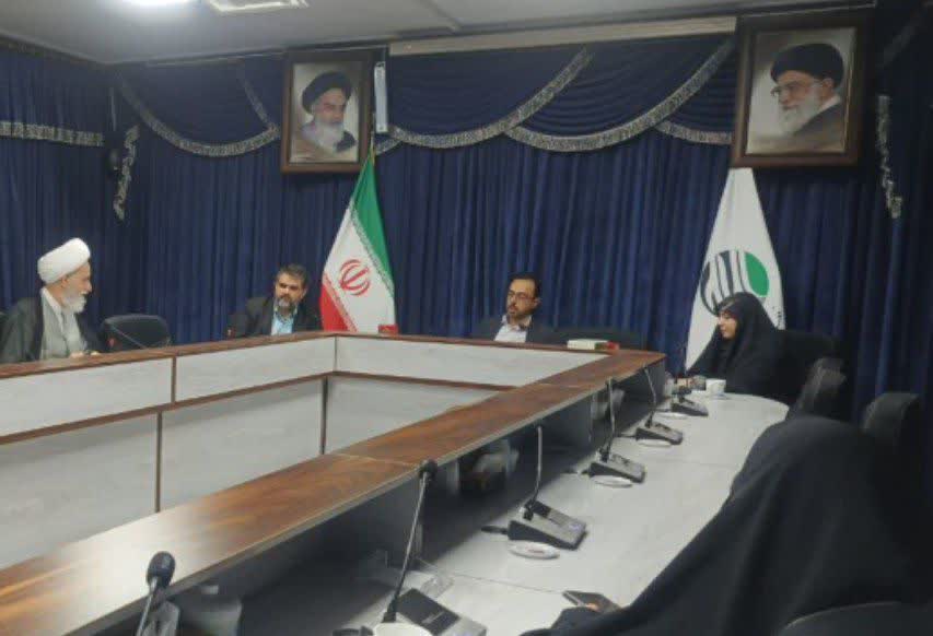 تصاویر کرسی آزاداندیشی: انجمن کلام اسلامی حوزه علمیه با همکاری پژوهشکده زن و خانواده و کمیته مرکزی کرسی‌های آزاداندیشی حوزه‌های علمیه برگزار می‌کند: